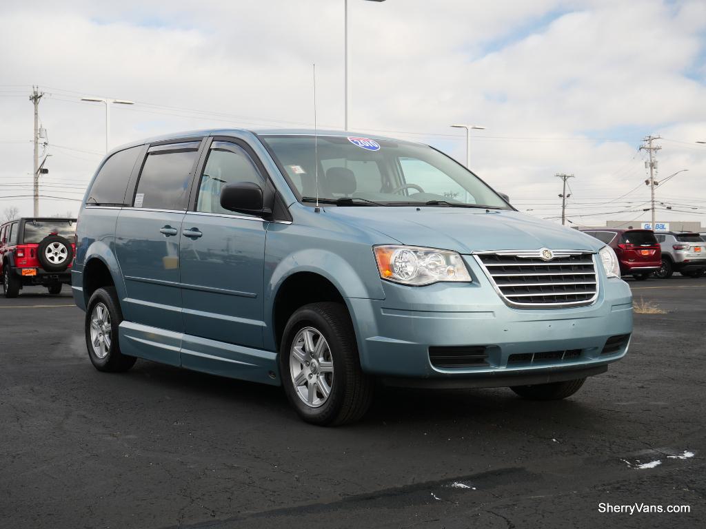 2010 Chrysler Town & Country – VMI Side-Entry Mobility | CP16825AT ...