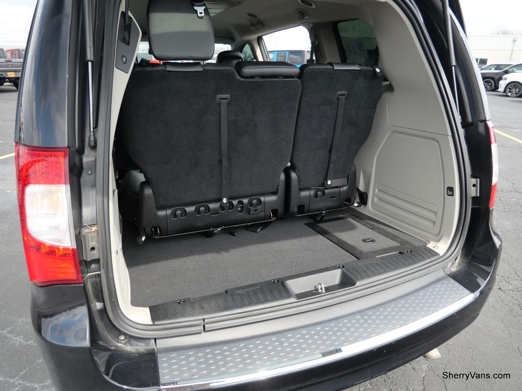 2015 Chrysler Town & Country – BraunAbility Side-Entry Mobility ...