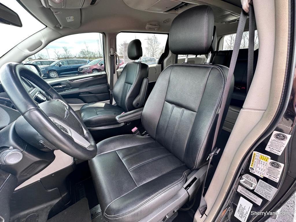 2015 Chrysler Town & Country – BraunAbility Side-Entry Mobility ...