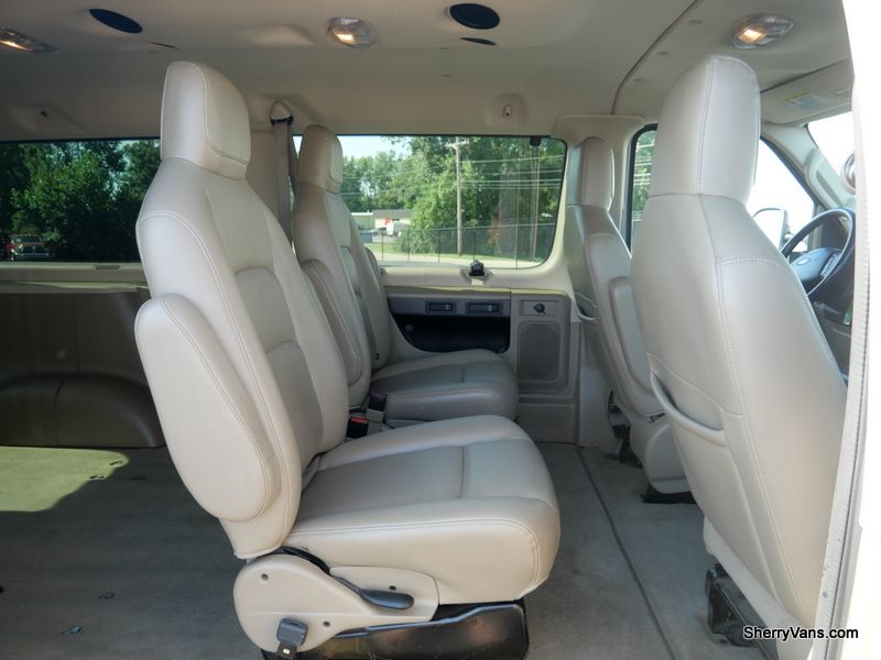 2013 Ford Econoline – Passenger Van 