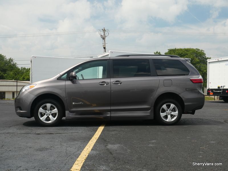 2015 Toyota Sienna – BraunAbility Side-Entry Mobility | 30898AT ...