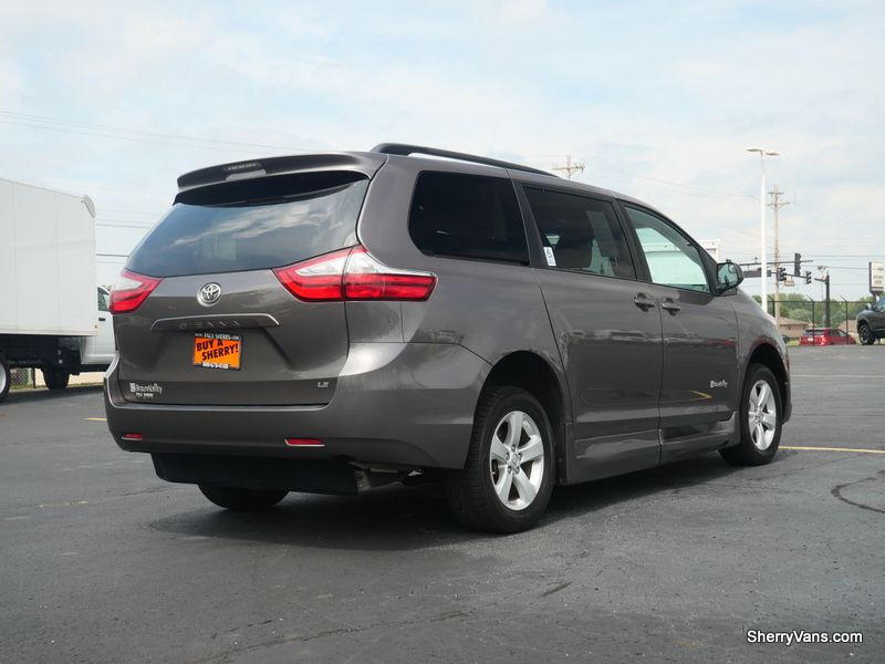 2015 Toyota Sienna – Braunability Side-entry Mobility 