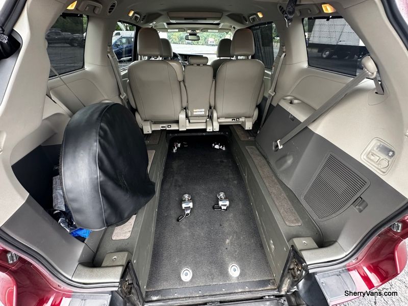 2018 Toyota Sienna – BraunAbility Rear-Entry Mobility | 30973ZT ...